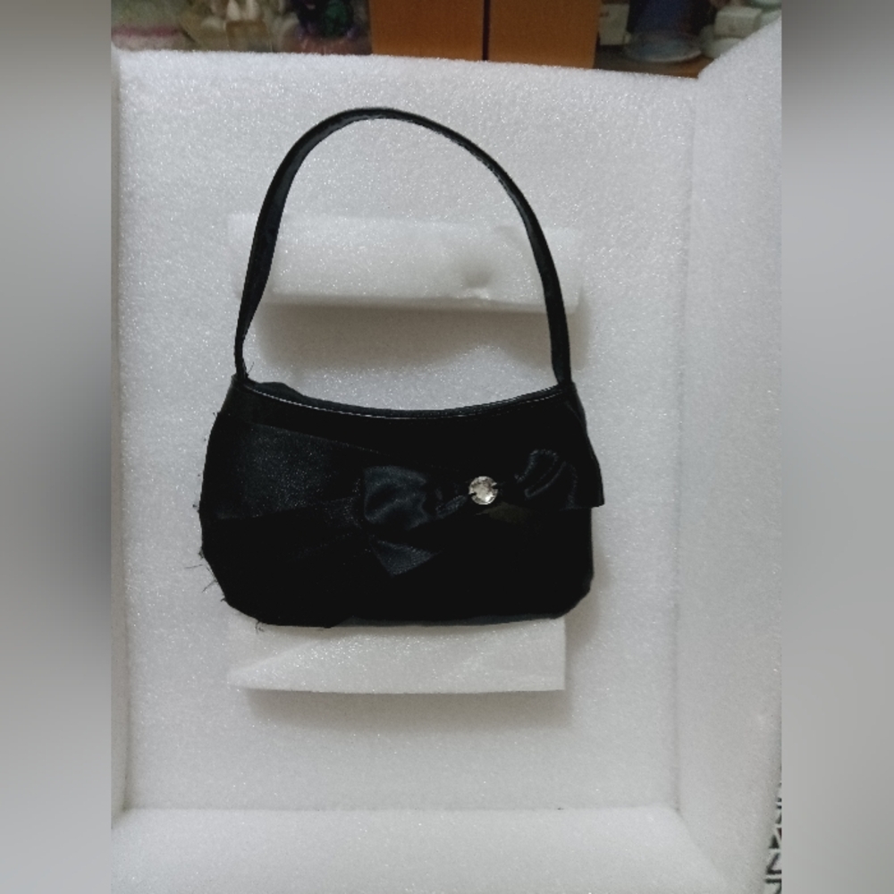 Stylish Black Kids Handbag with Bow Accent